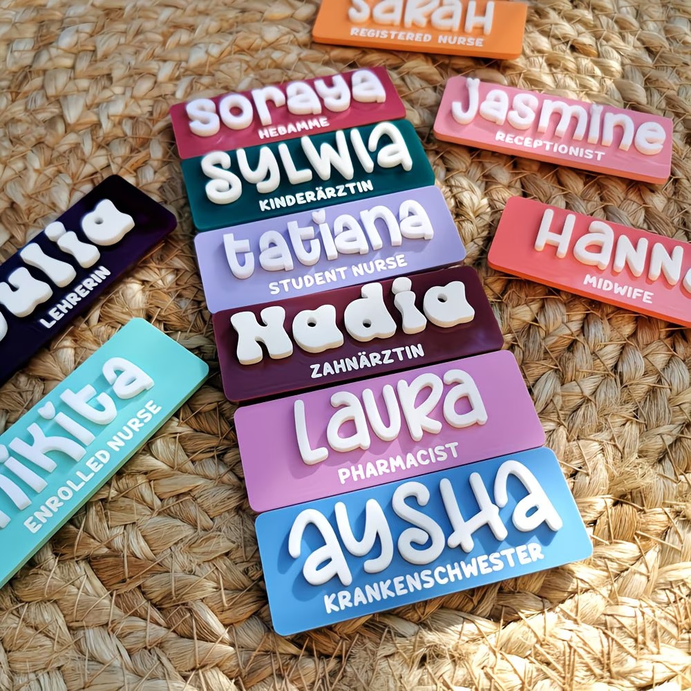 Embroidery Name - Personalisierte Namensbroschen aus Acryl, individuelle Namensschilder,