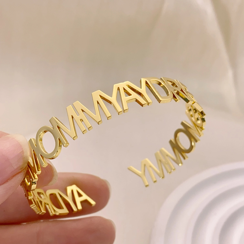 Embroidery Charm - Personalisiertes Namensarmband für Damen, personalisiertes Edelstahl-Armband