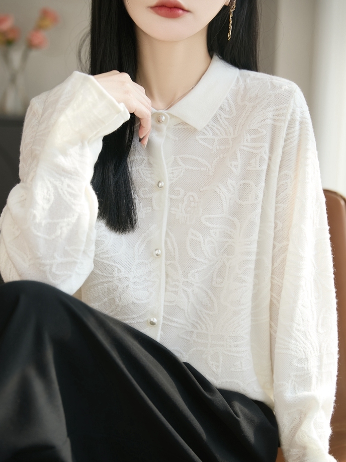 Embroidery Effect - Schlankmachender Effekt: Gestrickter Cardigan für Damen