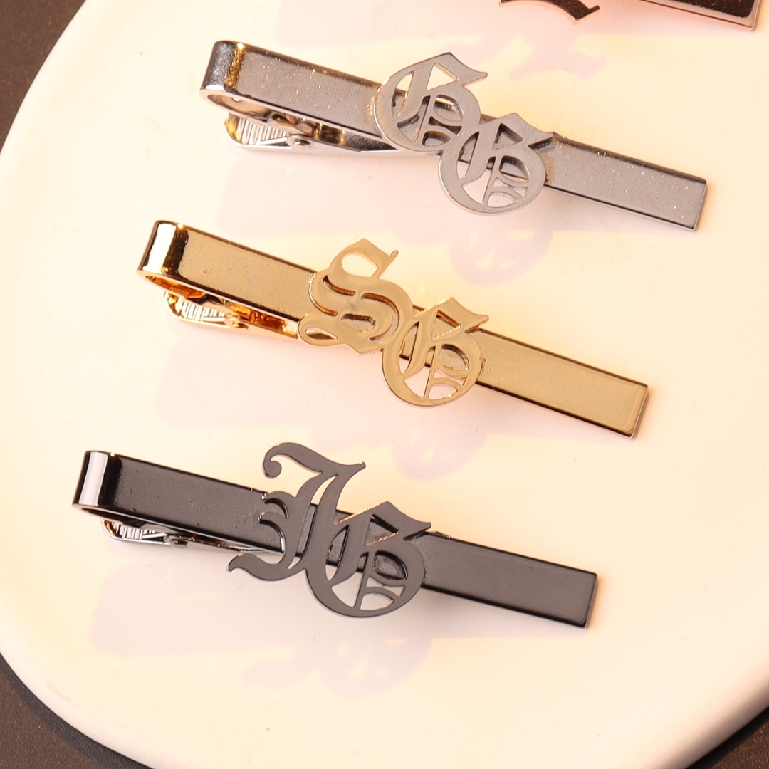 Embroidery Name - Krawattenklammer mit individuellem Namen und Initialen