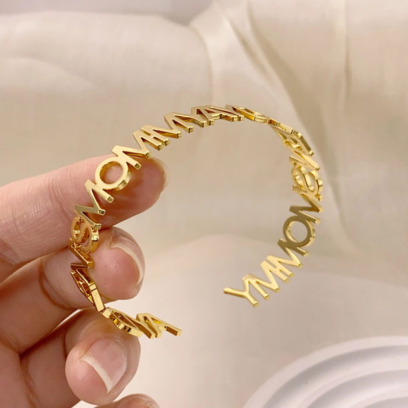 Personalisiertes Namensarmband – Embroidery Charm Bewertung und Preis