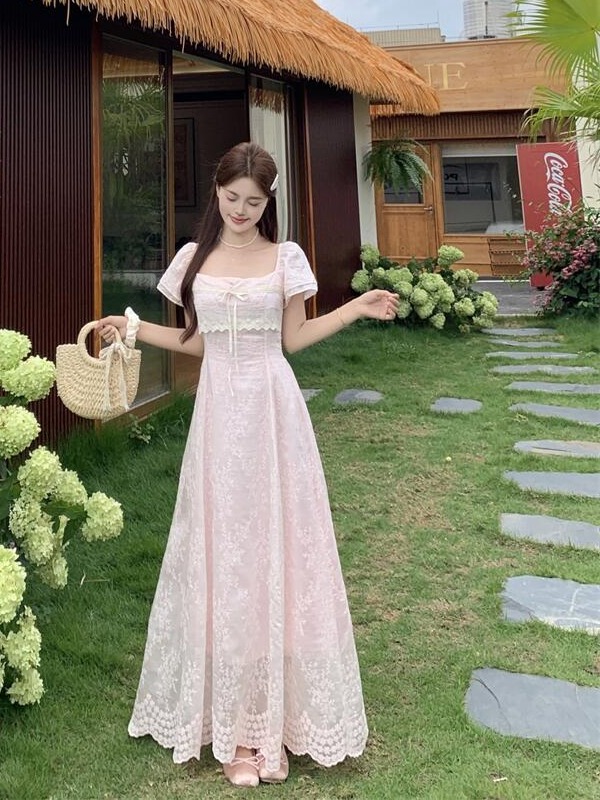 Süßes Spitzenkleid mit A-Linie – Embroidery Effect Bewertung und Preis