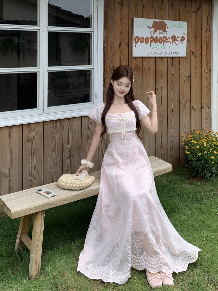 Süßes Spitzenkleid mit A-Linie – Embroidery Effect Bewertung und Preis