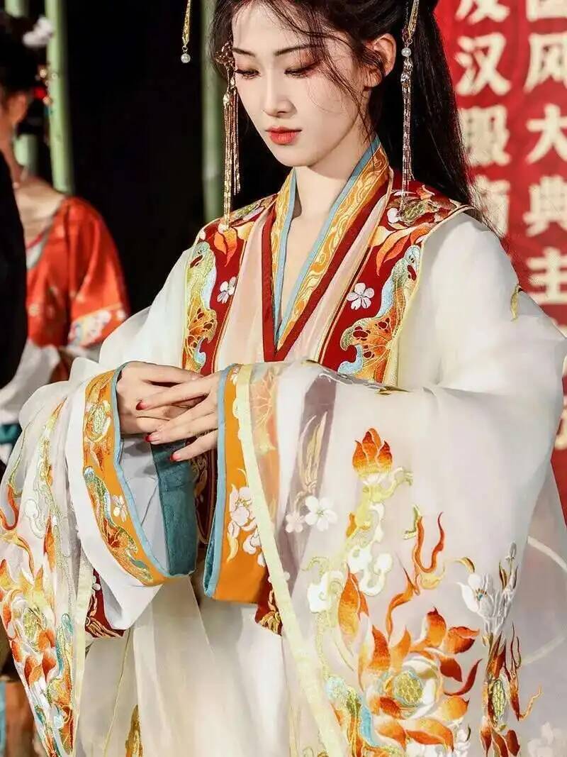 Ming-Dynastie Hanfu Stickerei  – Embroidery Set Bewertung und Preis
